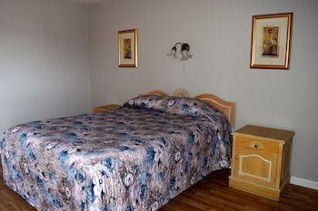 Lundy's Motel 2*