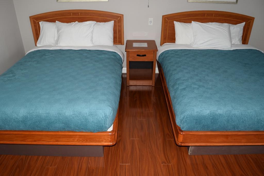 Lundy's Motel 2*